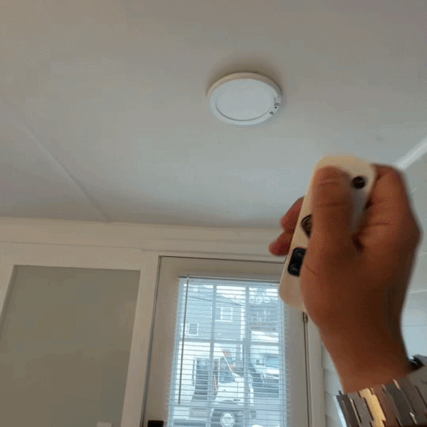 Becul inteligent cu telecomandă SmartLight+